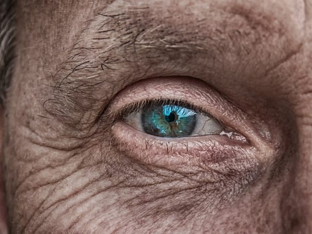 https://www.farmaciaserafini.net/wp-content/uploads/2023/03/occhio-640x480.jpg